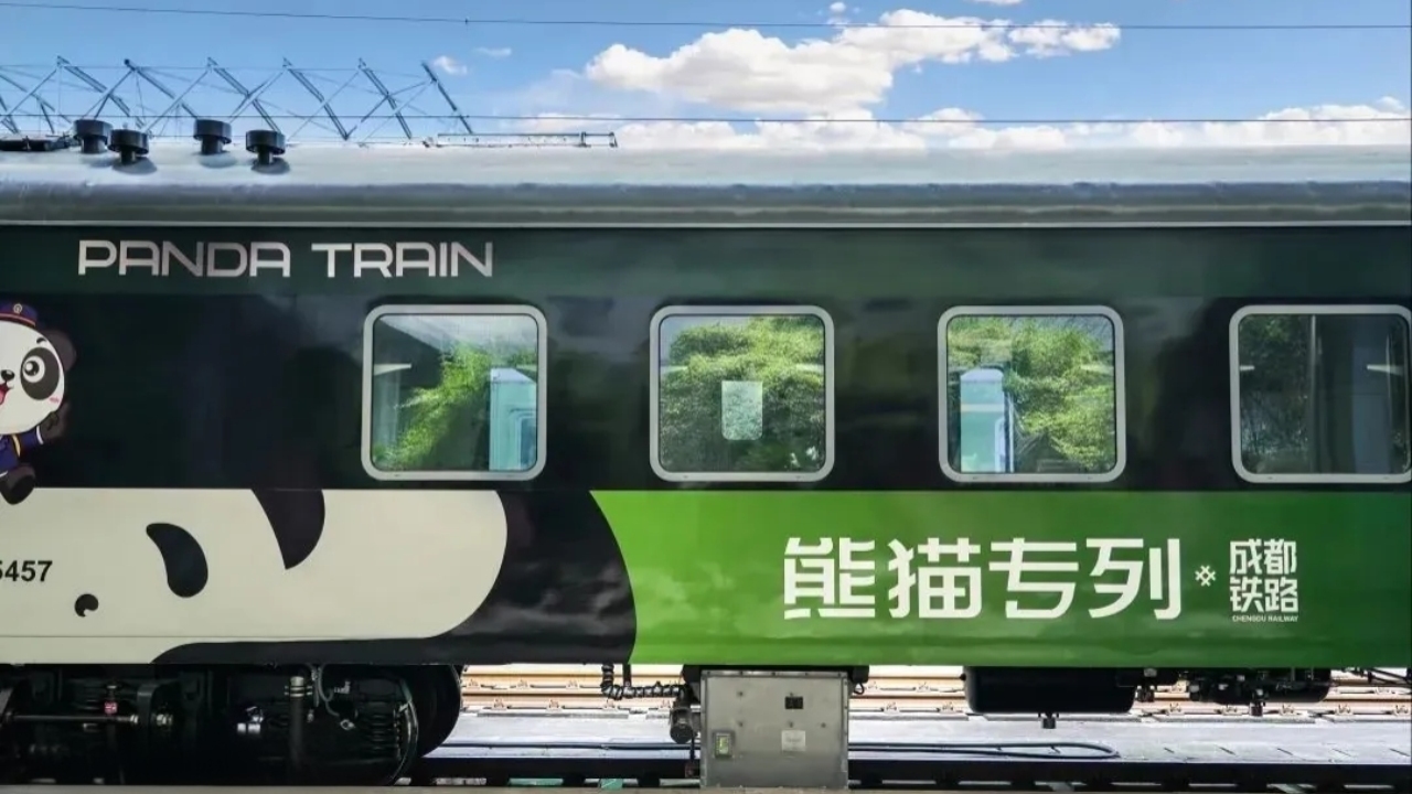 Panda Special Train.jpg Panda Special Train.jpg